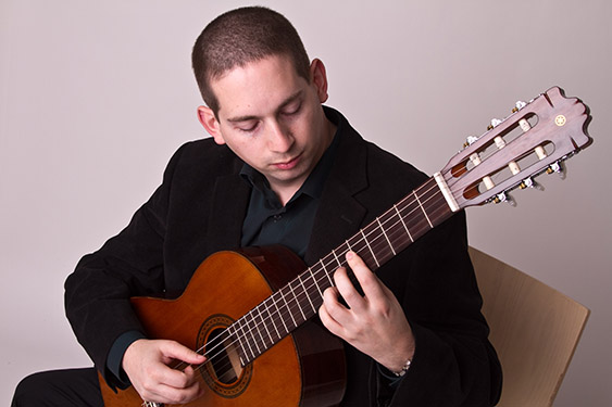 Gerd Henkel mit der klassischen Gitarrenhaltung